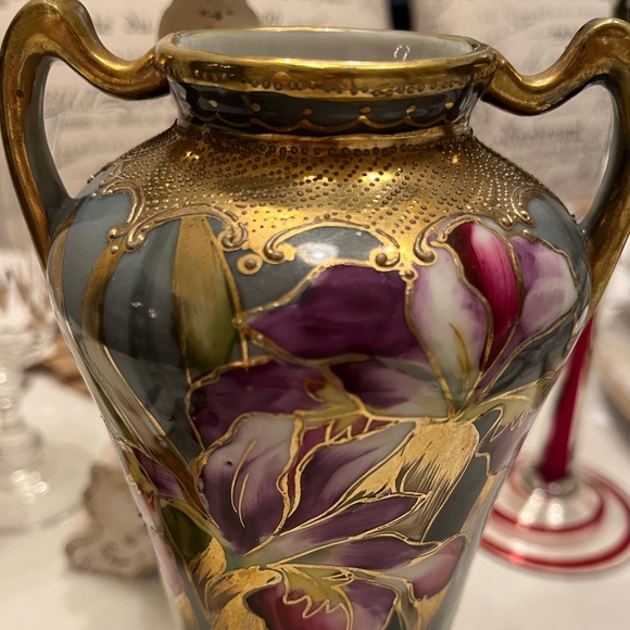Vintage Antique Hand Painted Japanese Iris Urn Vase - Picture 3 of 7